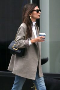 ミニマリストの服はモノトーン+ベージュ